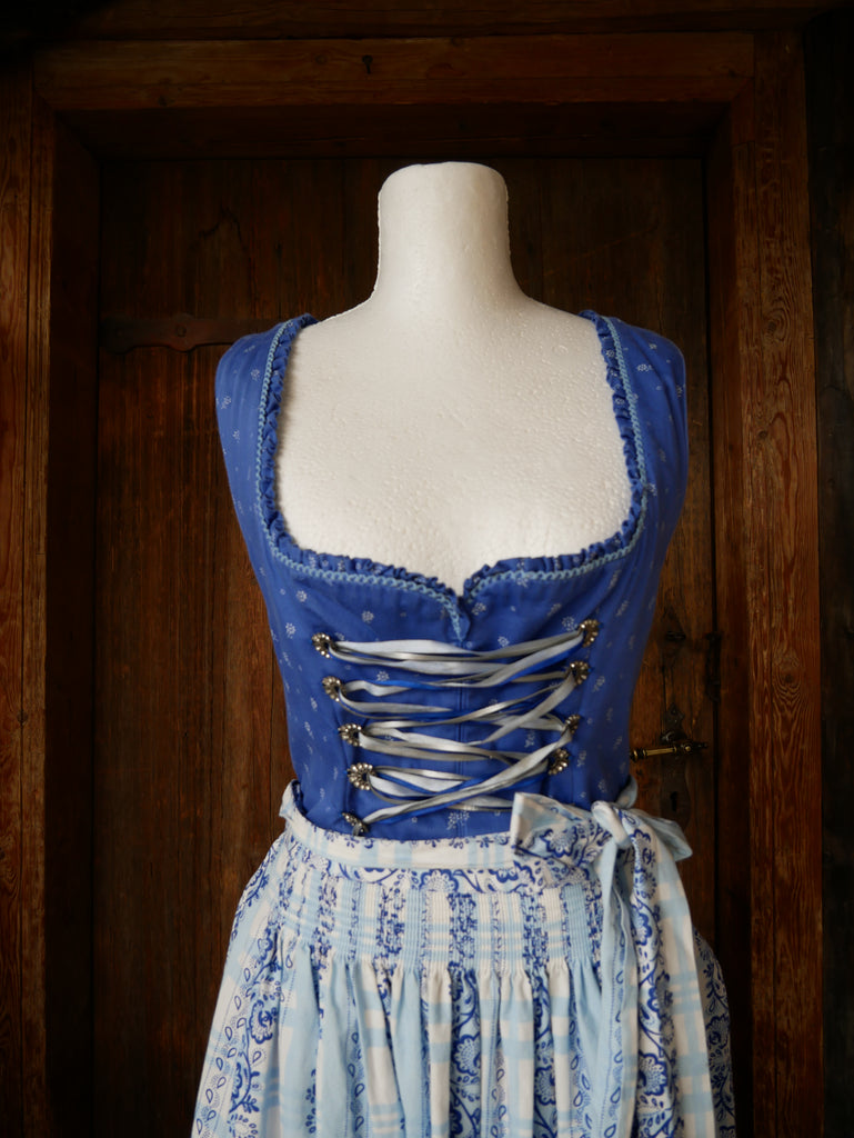 Dirndl mit 2 Schürzen