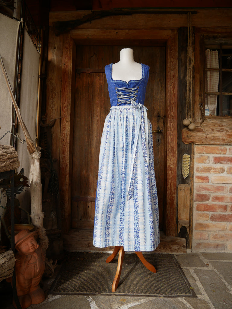 Dirndl mit 2 Schürzen