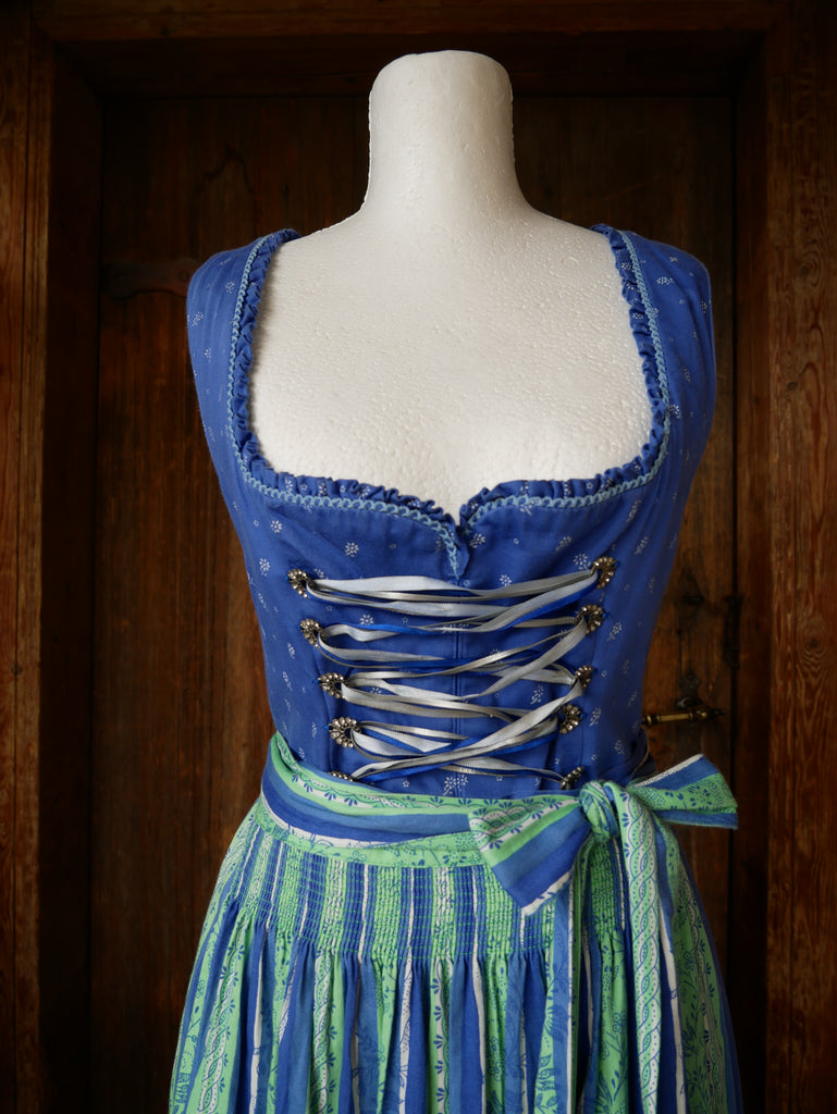 Dirndl mit 2 Schürzen