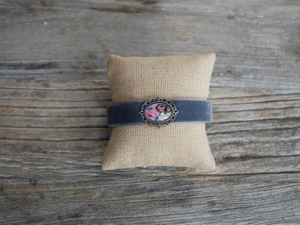 Kropfband Grau - geblühmt