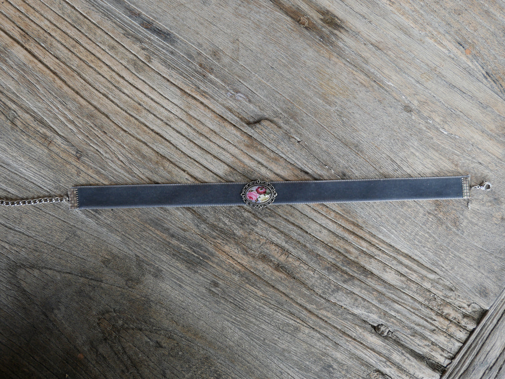 Kropfband Grau - geblühmt