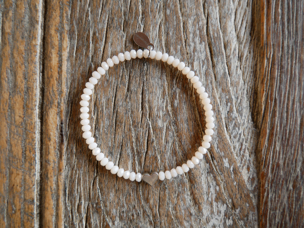 Herzalarmband "weiß Glasperlen"